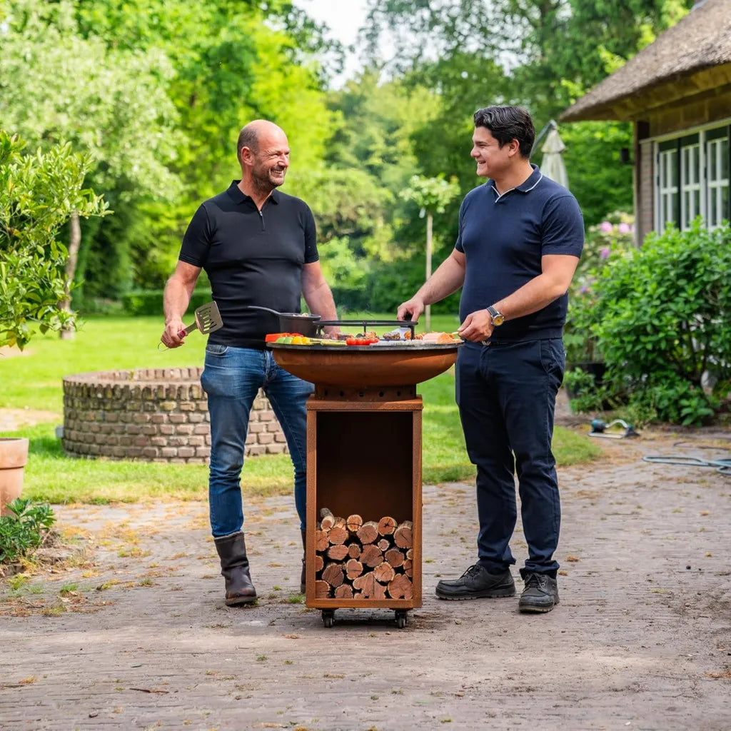 Griglia Barbecue in Acciaio Corten con Accessori in Legno, Diametro 70 cm